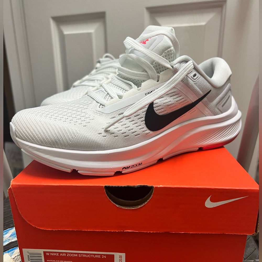 Womens 7 Nike Air Zoom Structure